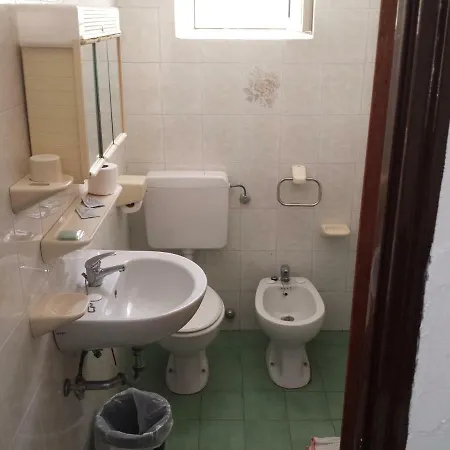 Petrusa Dipendenza Pensión Estrómboli